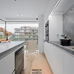 Naast T - Beautifully Furnished With Sea View Apartment