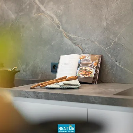 Lejlighed Naast T - Beautifully Furnished With Sea View